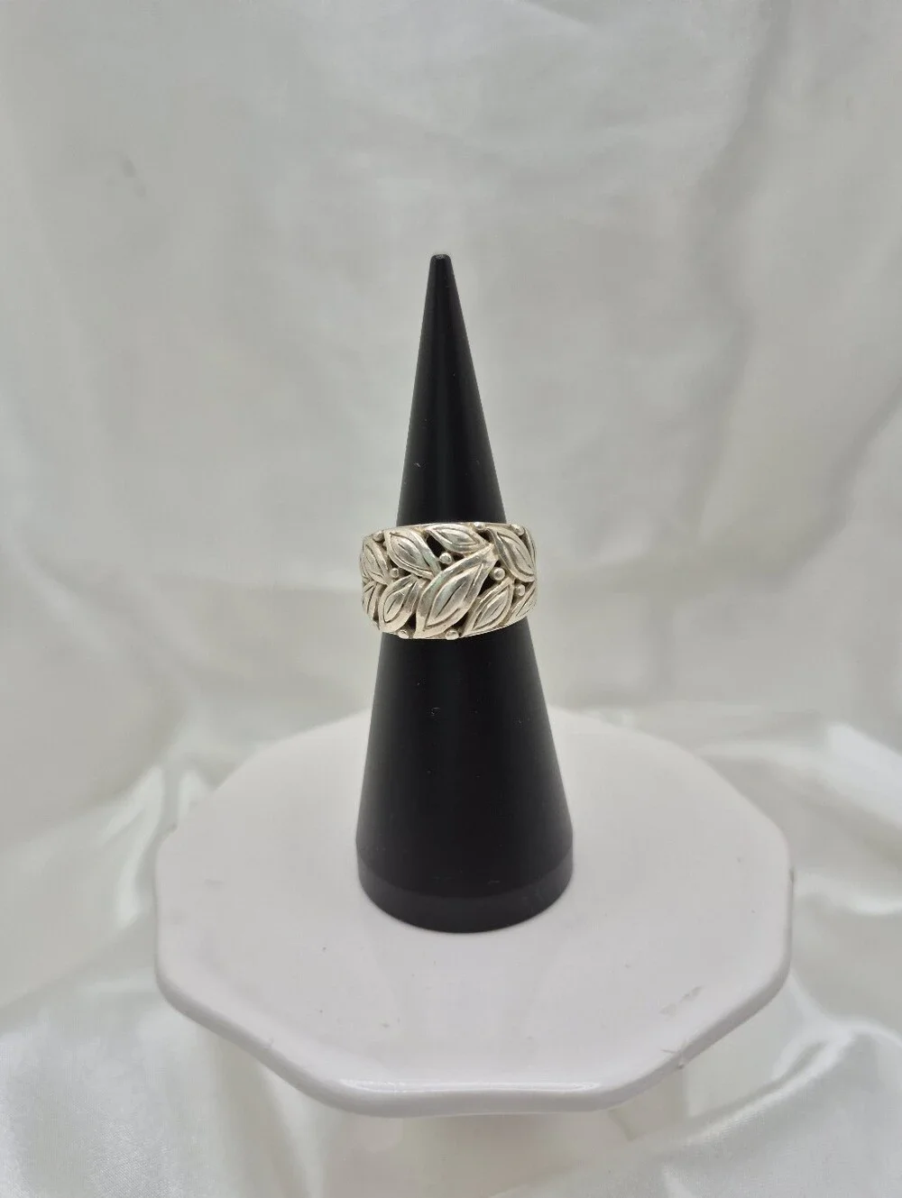 925 Sterling Silver Leaf Band Ring Foliate  Design Size 7 Openwork Thailand